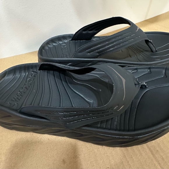 Men's/ women’s Black Foam Flip Flop Sandals - Picture 2 of 11